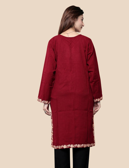 Woman wearing red Kashmiri phiran