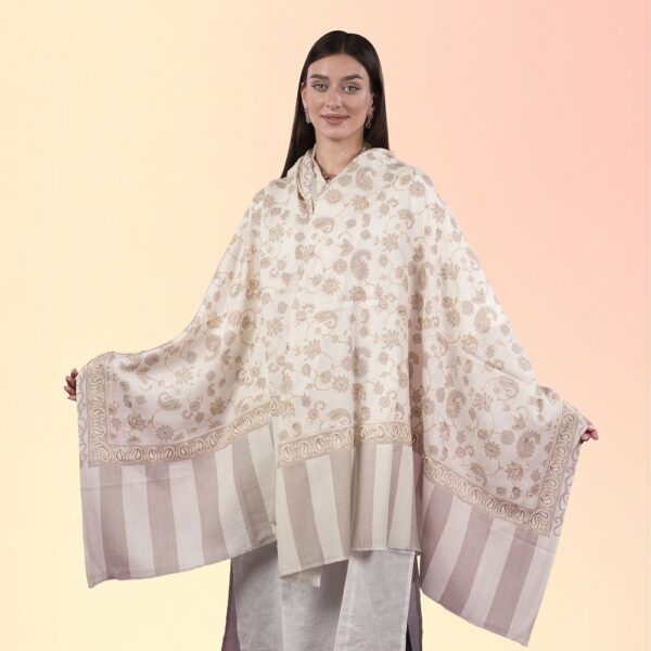 Alternative view of Silver Flower Golden Mist