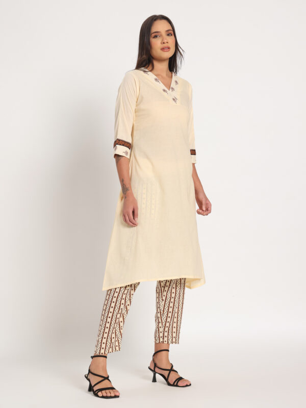 Alternative view of Cream white embroidered cotton two set kurta